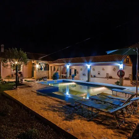 Velini Dvori Feriehus *