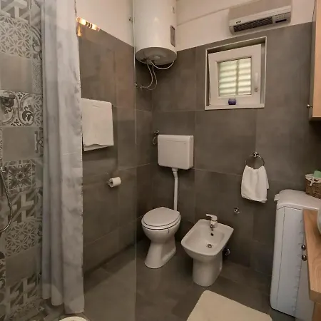 Velini Dvori Feriehus *