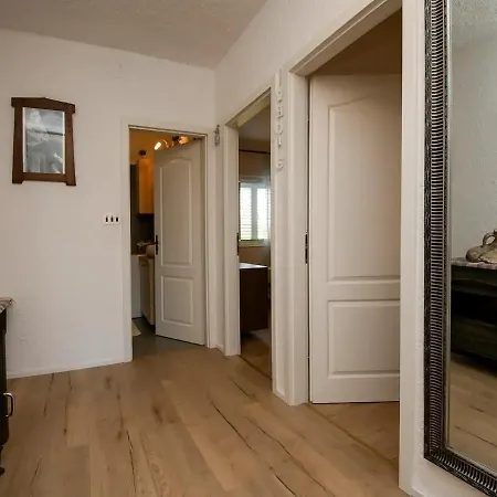 Velini Dvori * Šibenik