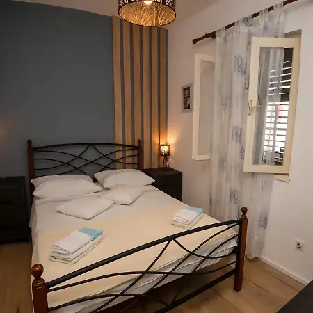 Velini Dvori *