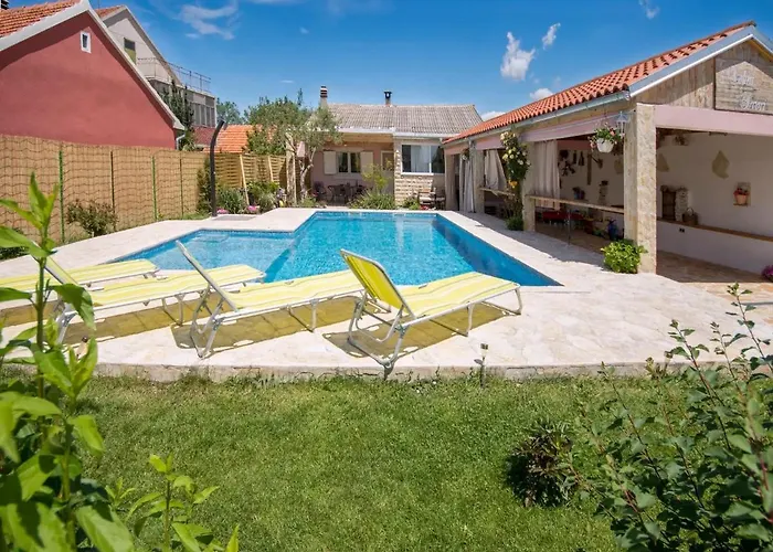 Velini Dvori Holiday home *