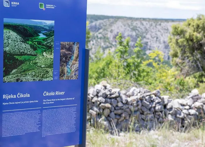 Velini Dvori Holiday home *