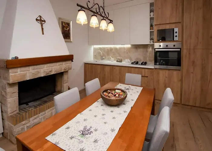 Velini Dvori Holiday home *